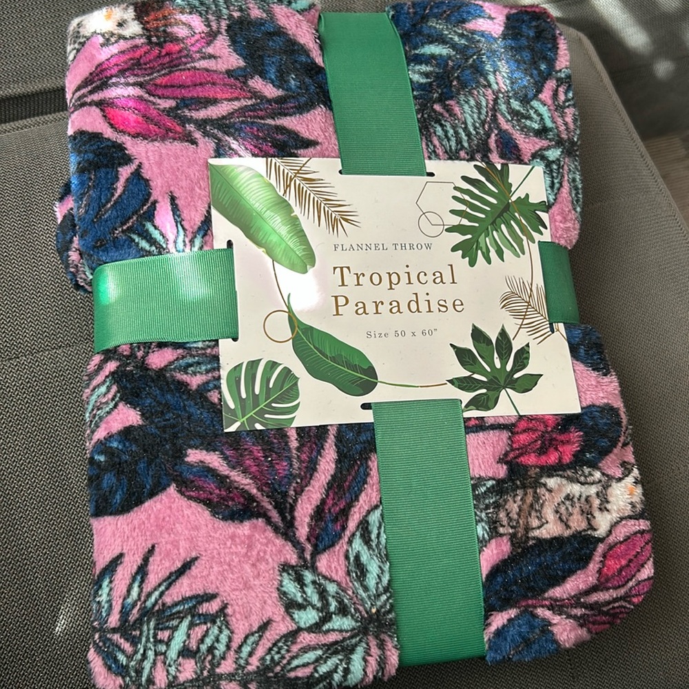 Tropical paradise flannel throw 50 x 60 NWT